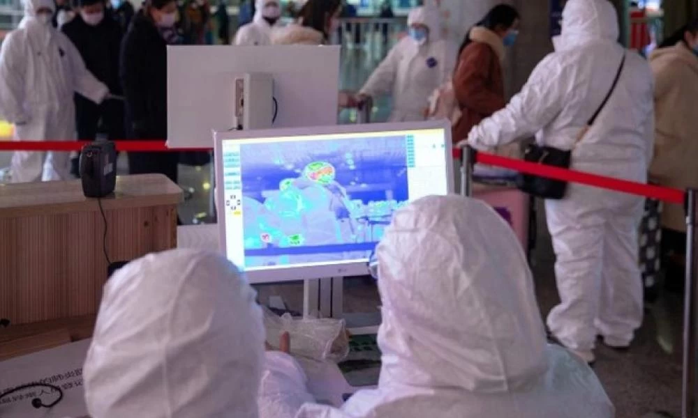 Κοροναϊός: Ποια είναι τα συμπτώματα και πώς μεταδίδεται